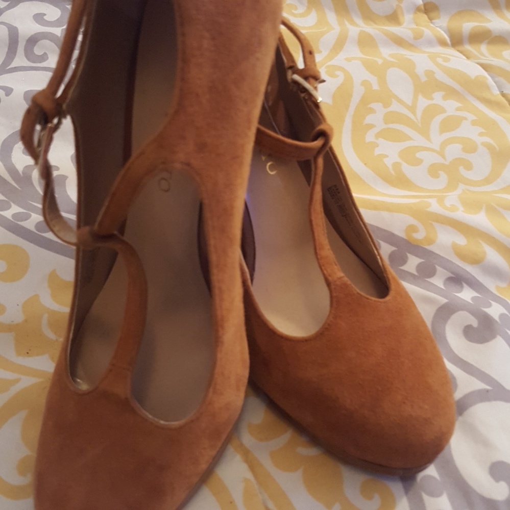 Frank Sarto Tan Suede Maryjane Heels